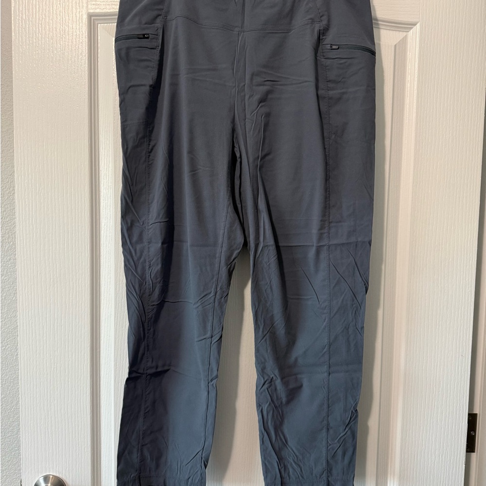 Mountain Hardwear Woman’s Dynama ankle pants. Charcoal. XL. 26 inch inseam.